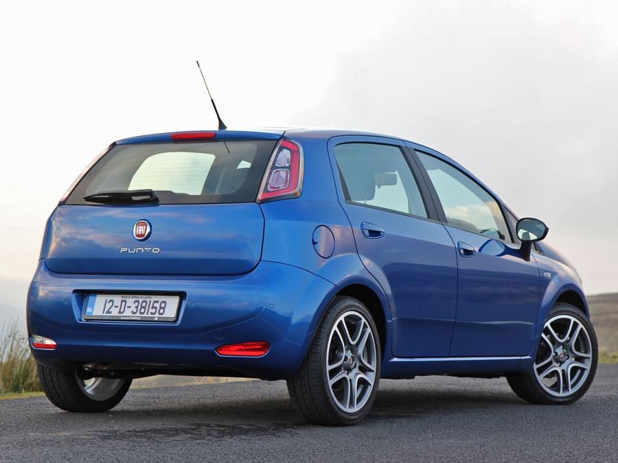  Fiat Punto 5-Door 2012 года  (UK) (фото 8 из 11)